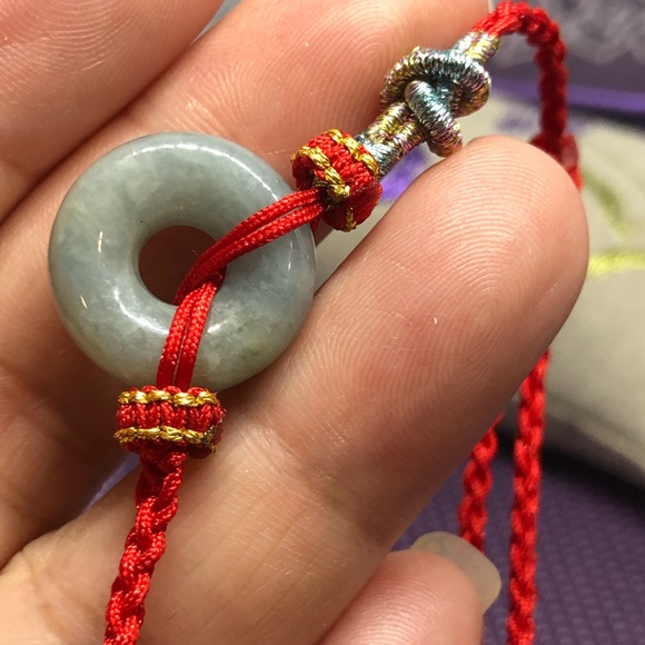 Beautiful gray donuts with red cotton bracelet - Picture 5 of 6